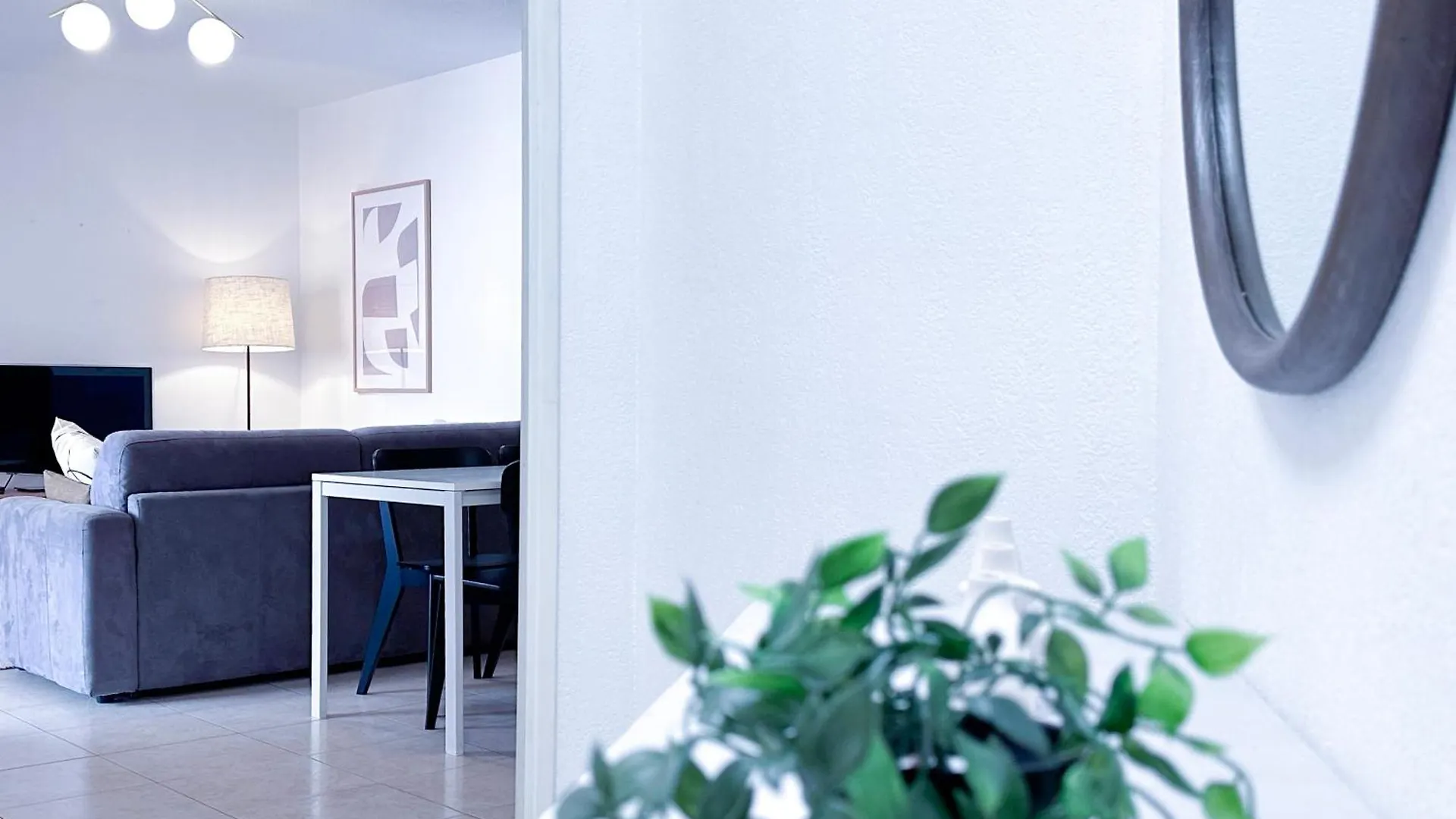 St Roch 2 - Appart 300 M De La Gare, Clim, Terrasse, Garage Antibes 0*,  France